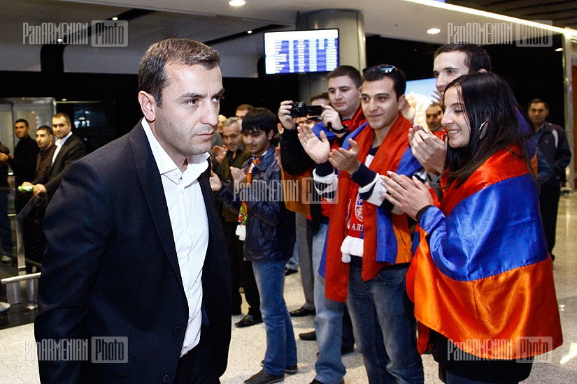 Прибытие сборной Армении по футболу в аэропорт 