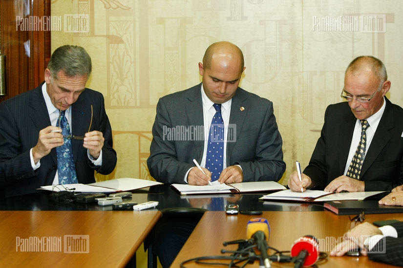 RA MES, France Embassy of Armenia and French GREF organization sign a memorandum
