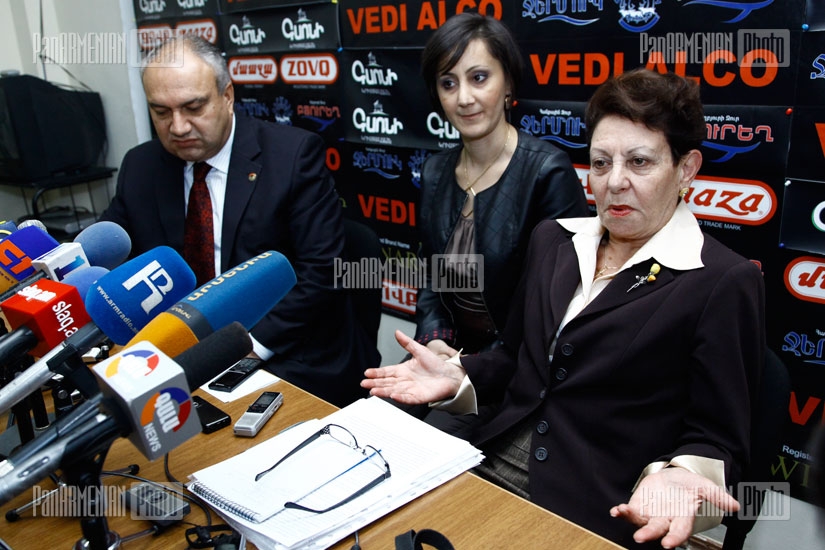 Press conference of Orinats Yerkir party member Khachik Harutyunyan and Heritage party MP Anahit Bakhshyan