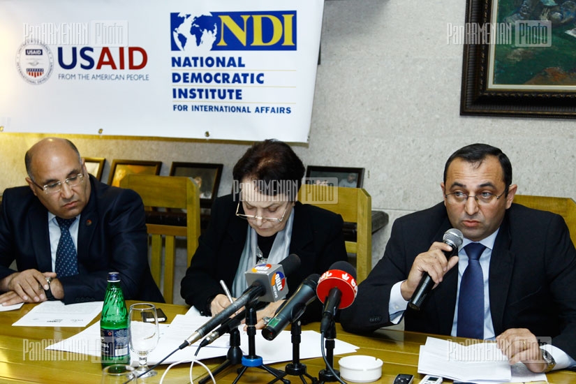 Discussion organized by NDI with participation of parliament members of Marzpetuni Manukyan, Artsvik Minasyan and Larisa Alaverdyan 