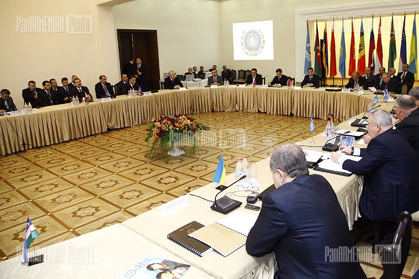 Заседание совета министров внутренних дел стран СНГ в Ереване