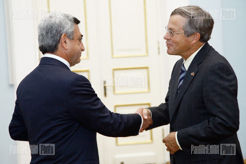 Newly appointed ambassador of US to Armenia John Heffern presents his credentials to RA President Serzh Sargsyan