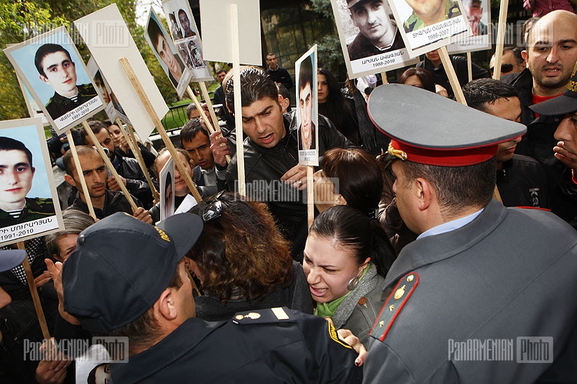 Protesters against murders in army gather in front of Presidential House