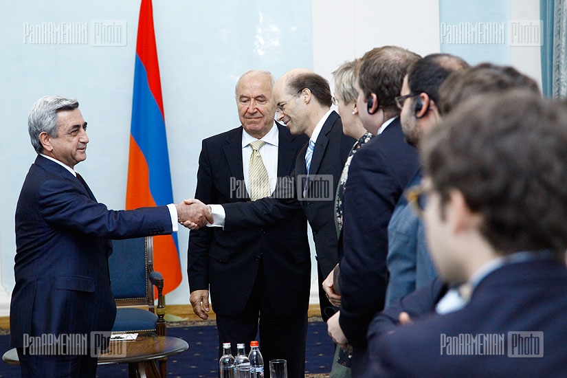 Президент Армении Серж Саркисян встретился с европейскими и американскими экспертами и официальными лицами