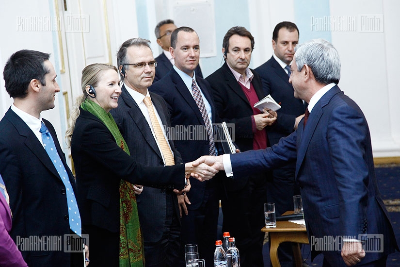 RA President Serzh Sargsyan receives European and American experts and officials