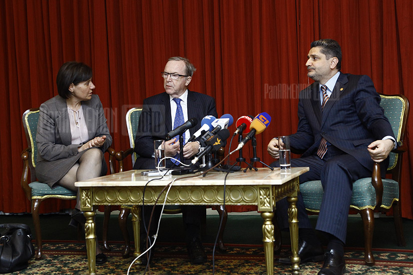 PM Tigran Sargsyan receives Wilfried Martens
