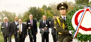 Mayor of Paris Bertrand Delanoe visits Armenian Genocide Memorial 