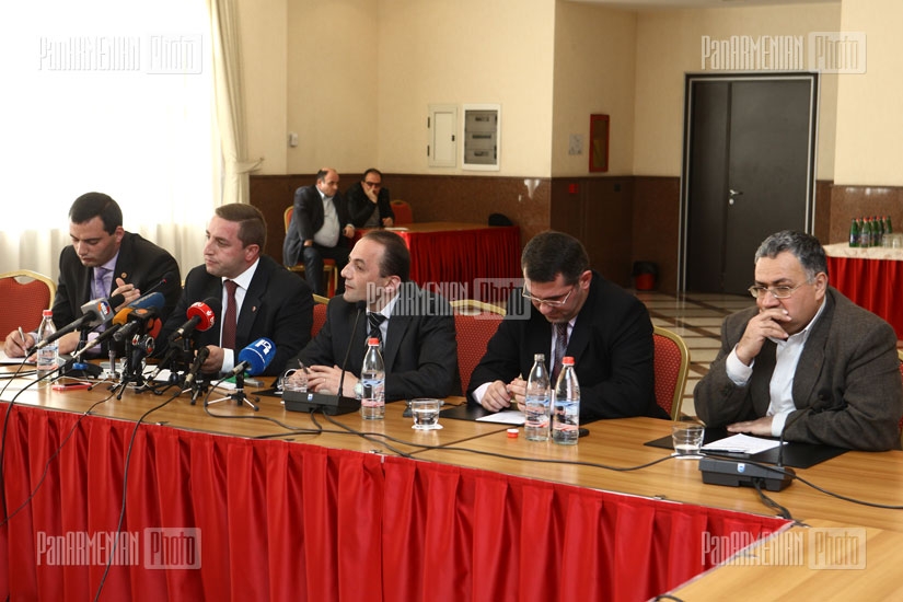 Армянский центр политических и международных исследований и Американский институт демократии организовали совместные обсужденияслушания 