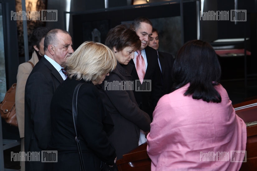 Члены Европарламента посетили Мемориальный комплекс жертв Геноцида армян Цицернакаберд
