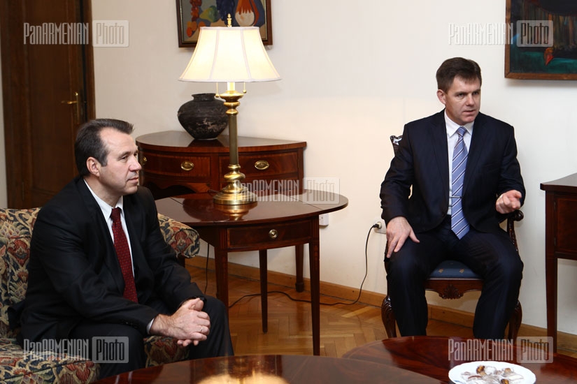 Глава МИД Армении Эдвард Налбандян встретился с заместителем министра иностранных дел Беларуси Игорем Петрищенко