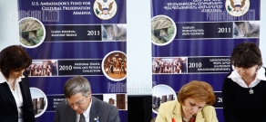 Министр культутры РА Асмик Погосян и посол США в Армении Джон Хефферн подписали соглашение о восстановлении среднекового моста в Гарни