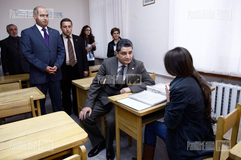 Премьер-министр Армении Тигран Саркисян посетил отремонтированный Ереванский институт театра и кино 