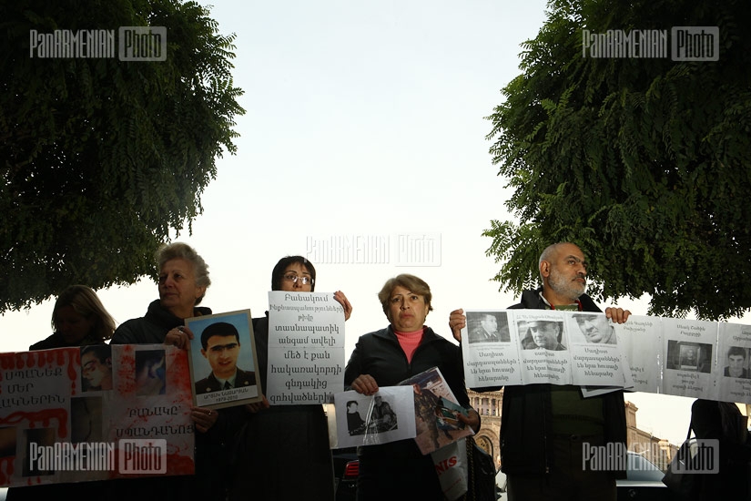 Акция протеста перед зданием правительства Армении