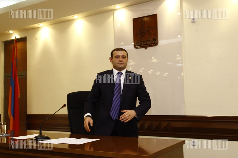 Внеочередное заседание в муниципалитете Еревана