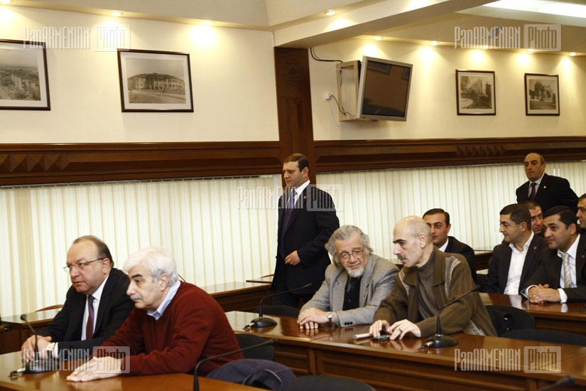 Внеочередное заседание в муниципалитете Еревана