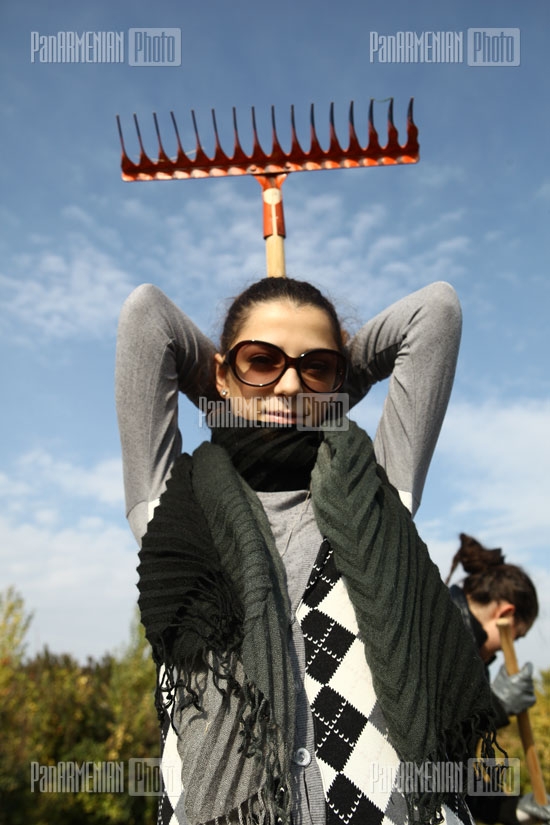 Slovak Consulate of Armenia organizes cleaning works in the area of Zvartnots temple