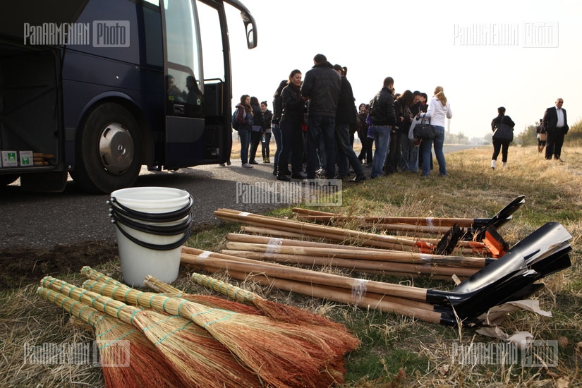 Slovak Consulate of Armenia organizes cleaning works in the area of Zvartnots temple