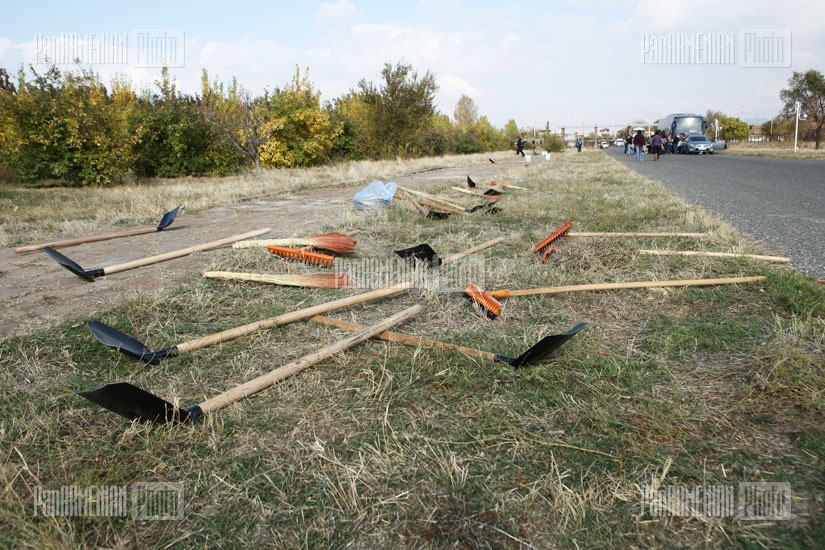 Slovak Consulate of Armenia organizes cleaning works in the area of Zvartnots temple