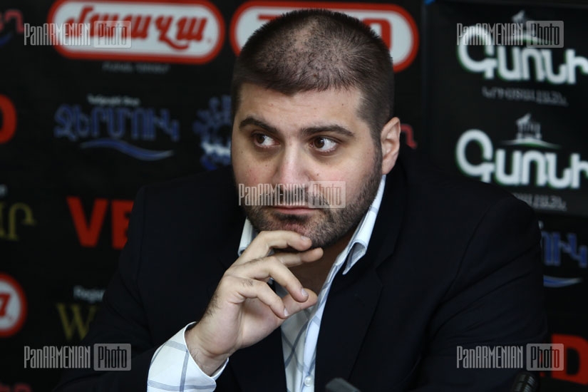 Press conference of Zhamanak daily editor-in-chief Arman Babajanyan and the newspaper's lawyer Nikolay Baghdasaryan