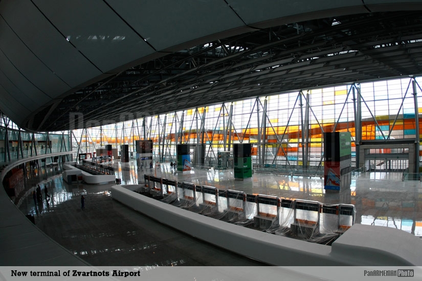 Прилет ереван звартноц. Терминал международного аэропорта «Звартноц. Аэропорт Звартноц Ереван. Звартноц аэропорт новый терминал. Аэропорт Ереван старый терминал.