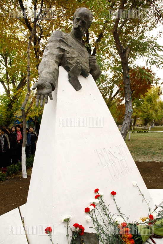 В центре Еревана открыли памятник большого друга армянского народа Фритьофа Нансена 