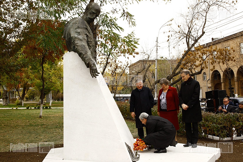 Unveiling of monument to Fridtjof Nansen at the crossing of Abovyan and Moskovyan streets