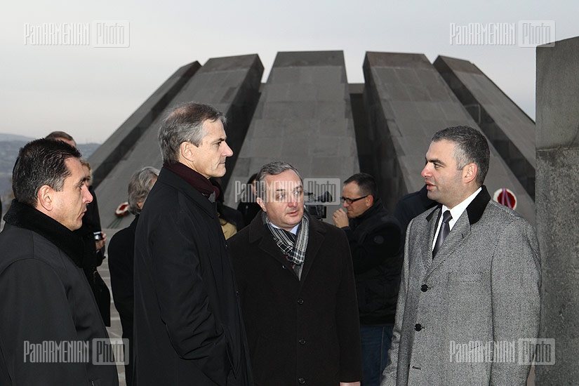 Глава МИД Норвегии Йонас Гахр Штьере почтил память жертв Геноцида армян