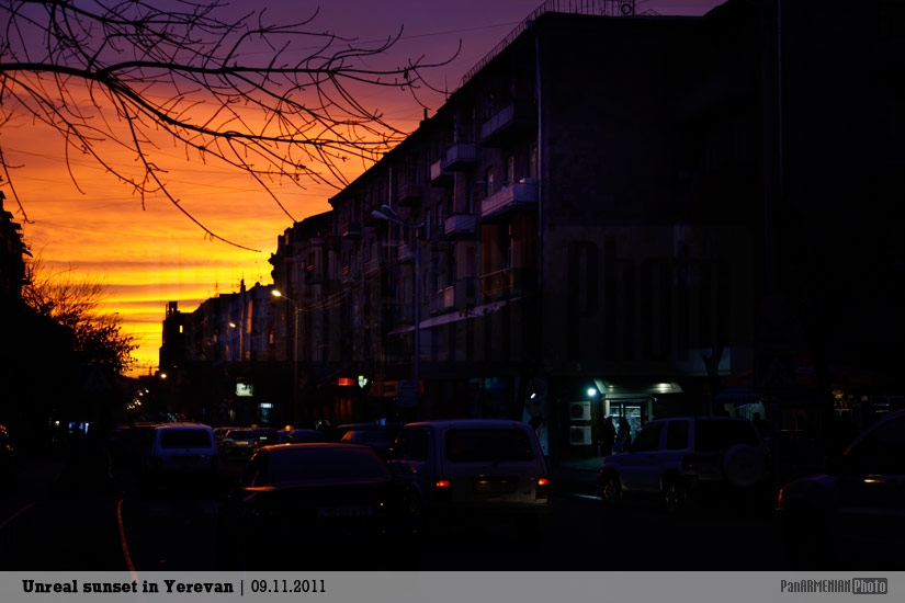 Нереальный закат в Ереване | 09.11.2011