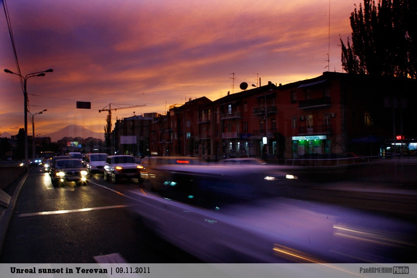 Нереальный закат в Ереване | 09.11.2011