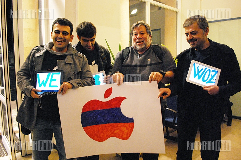 Apple co-founder Steve Wozniak is welcomed at Zvartnots Airport