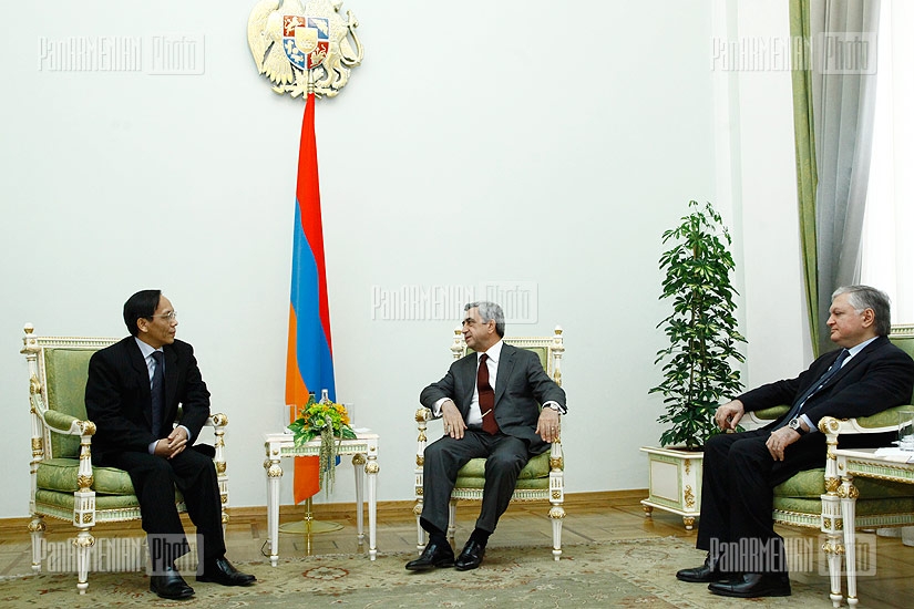 Newly appointed Vietnam’s ambassador to Armenia hands credentials to RA President Serzh Sargsyan
