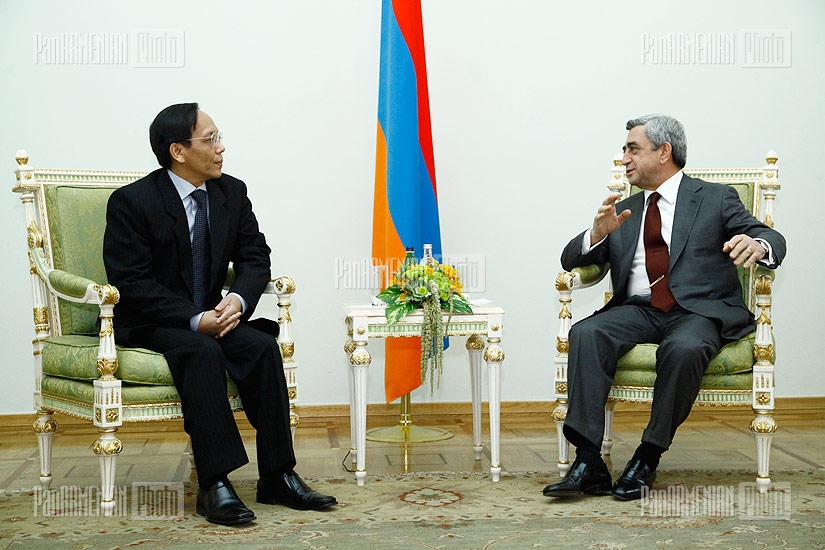 Newly appointed Vietnam’s ambassador to Armenia hands credentials to RA President Serzh Sargsyan