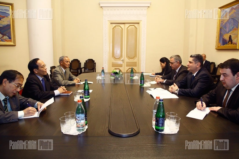Armenian Prime Minister Tigran Sargsyan meets with Vietnamese ambassador to Armenia Pham Xuan Son 