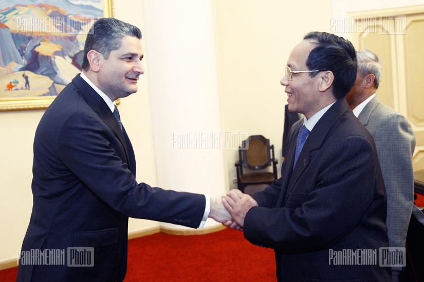 Armenian Prime Minister Tigran Sargsyan meets with Vietnamese ambassador to Armenia Pham Xuan Son 