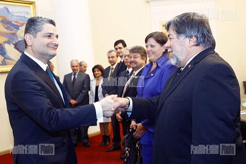 Armenian government hosts meeting with Apple co-founder Steve Wozniak 
