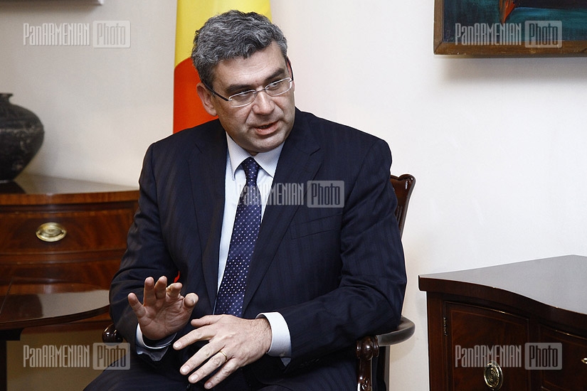 RA MFA Eduard Nalbandyan meets his Romanian counterpart Teodor Baconschi