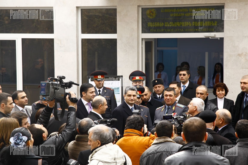 Открытие паспортного отделения Маштоцкого района Еревана после ремонта