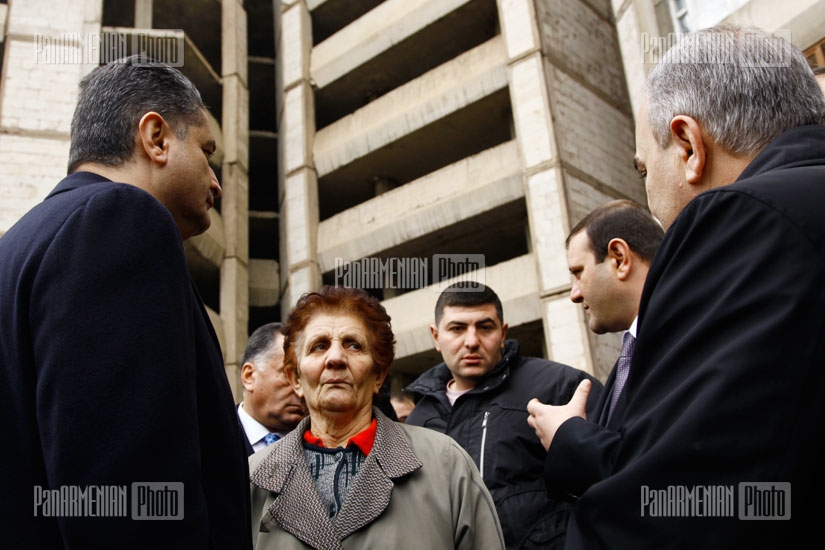 RA PM Tigran Sargsyan visits buildings in Yerevan 16th block   