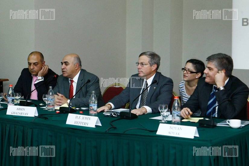 Посол США в Армении Джон Хефферн принял участие в закрытии армяно-турецкого бизнес-форума в Ереване