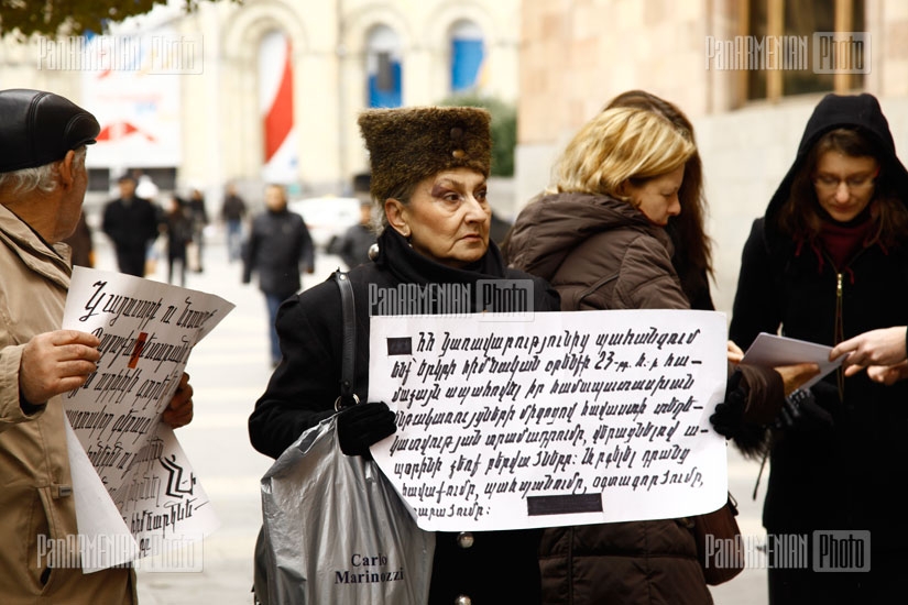 Перед зданием правительства Армении прошла очередная акция протеста