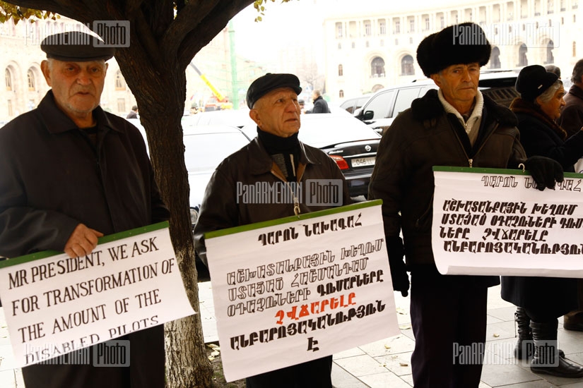 Перед зданием правительства Армении прошла очередная акция протеста