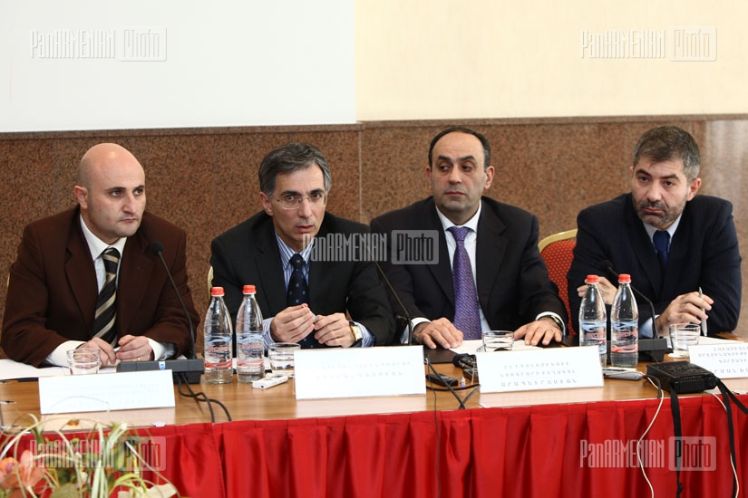 RA Minister of Economy Tigran Davtyan meets with representatives of tourism industry