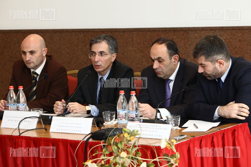 RA Minister of Economy Tigran Davtyan meets with representatives of tourism industry