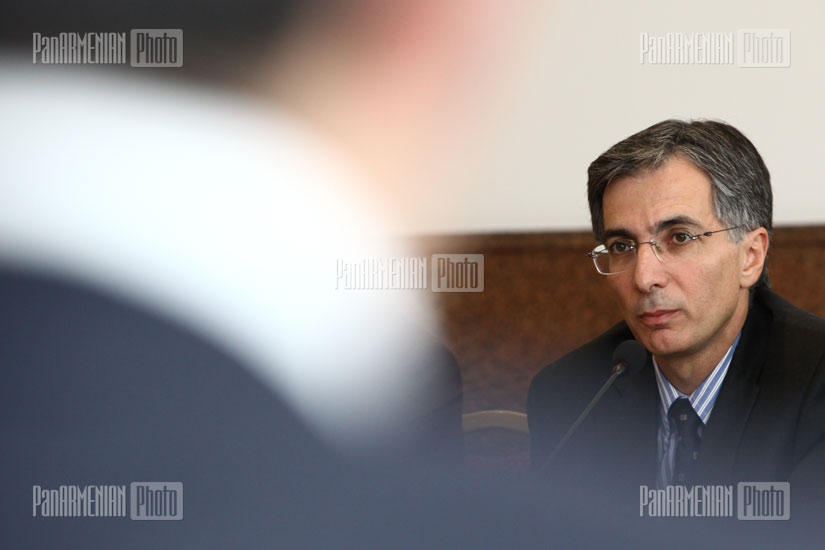 RA Minister of Economy Tigran Davtyan meets with representatives of tourism industry