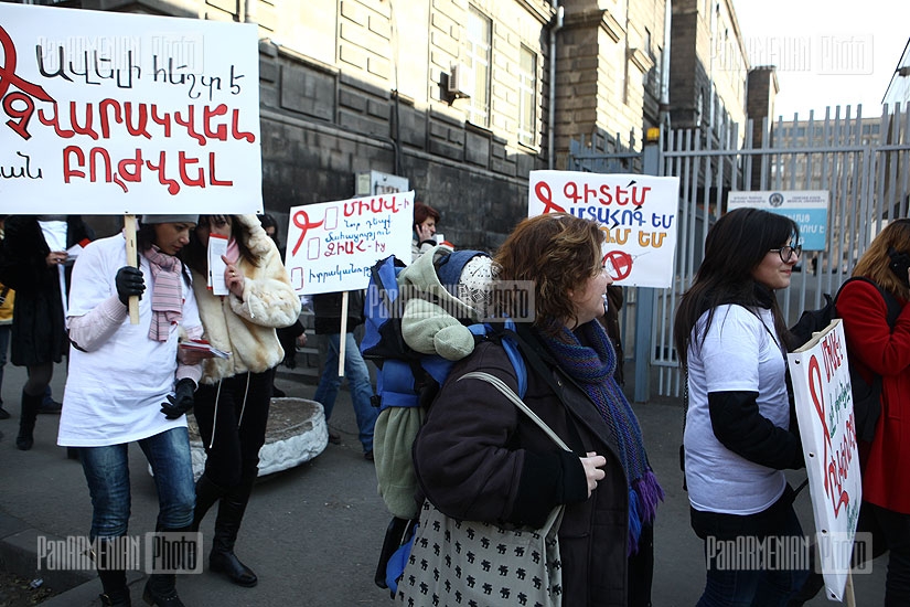 Шествие в Ереване к международному Дню борьбы со СПИДом 