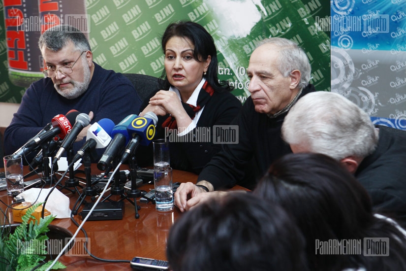 Press conference of seismologist Vladimir Balasanyan, chairman of RA Architects Union Mkrtich Minasyan and deputy head of Seismic Protection National Service of the Emergency Situations Ministry Ashkhen Tovmasyan