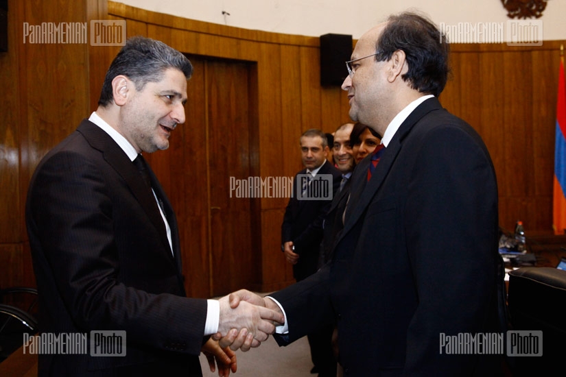RA PM Tigran Sargsyan receives the delegation headed by World Bank's Country Director for the South Caucasus Asad Alam