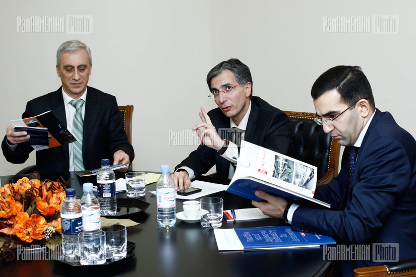 Министр экономики Армении Тигран Давтян встретился с министром промышленности Ливана Врежом Сабуджяном и министром туризма Ливана Фади Абудом