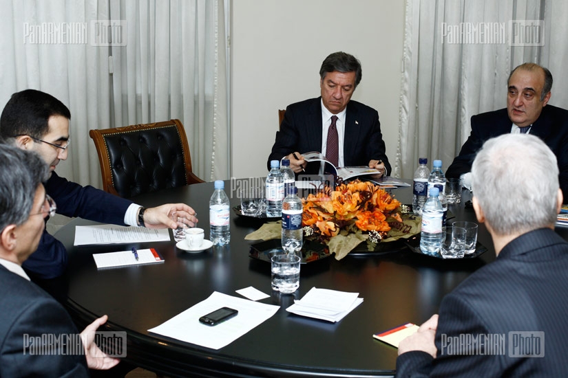 RA Minister of Economy Tigran Davtyan receives Lebanon's Minister of Industry Vrej Sabounjian and Minister of Tourism Fadi Aboud