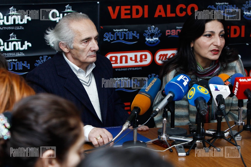 Press conference concerning cases of multiple sales of an apartment